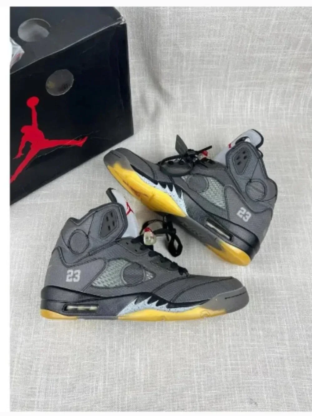 Air Jordan 5 x Off-White Retro Muslin